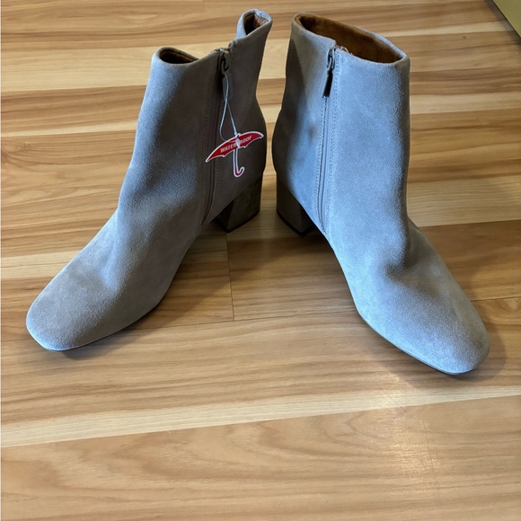 Blondo Women's Alida Waterproof Suede Ankle Bootie in Fallen Rock Gray Size 10 - Picture 8 of 15